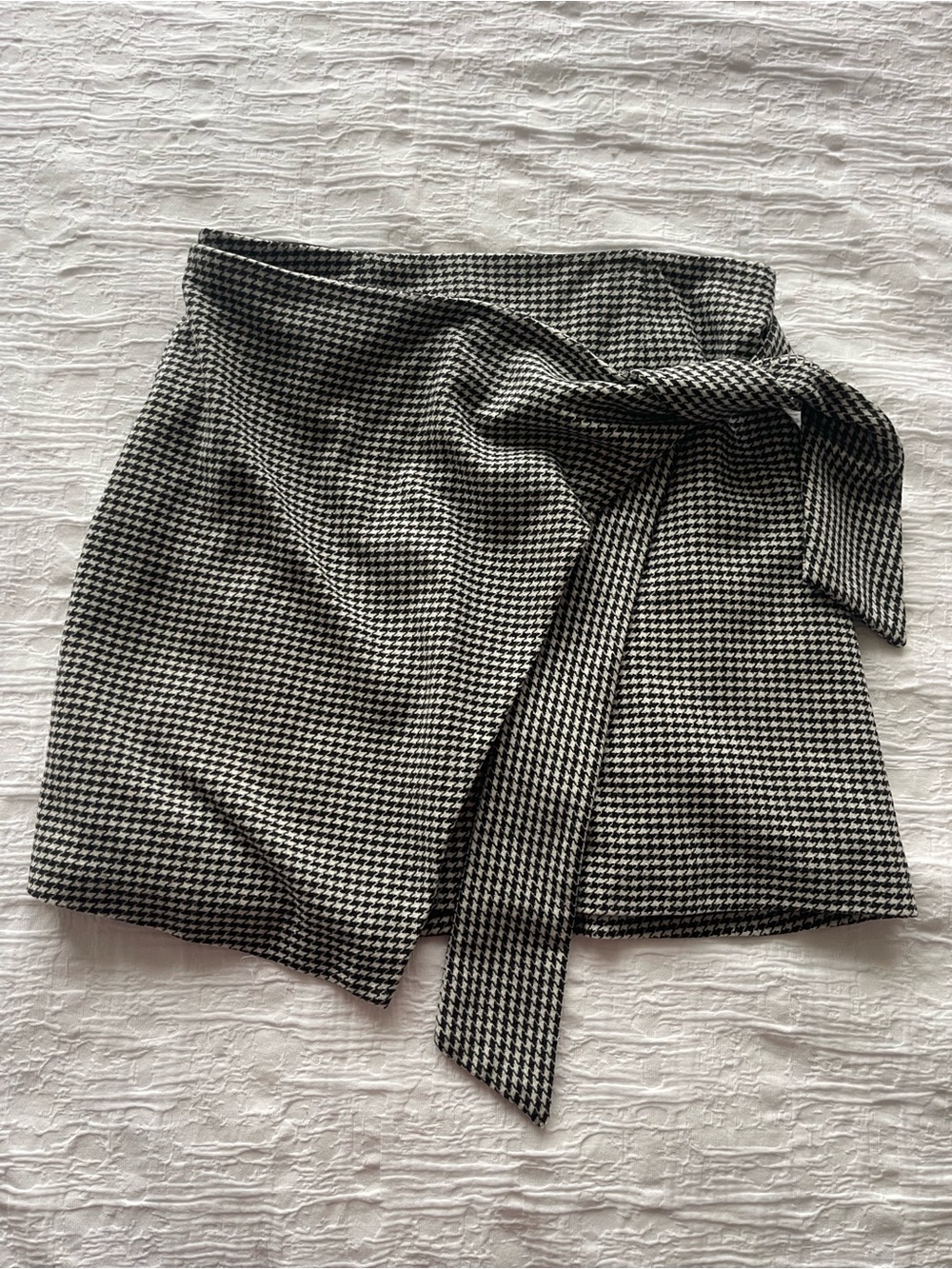 Aritzia Wilfred Dorine Faux Wrap Mini Skirt in size 8